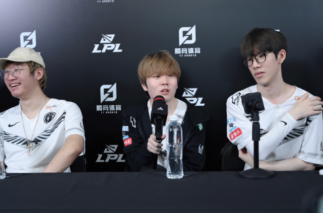 相比拜仁体 相比拜仁体