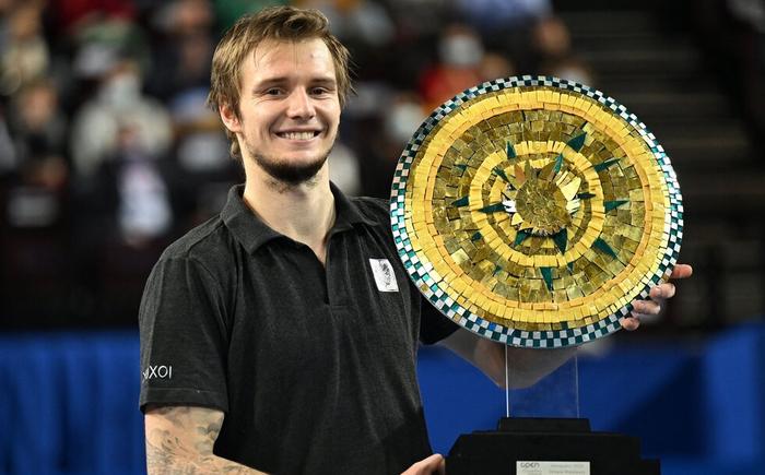 媒体报道决 媒体报道决