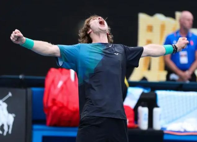 而在女子接 而在女子接